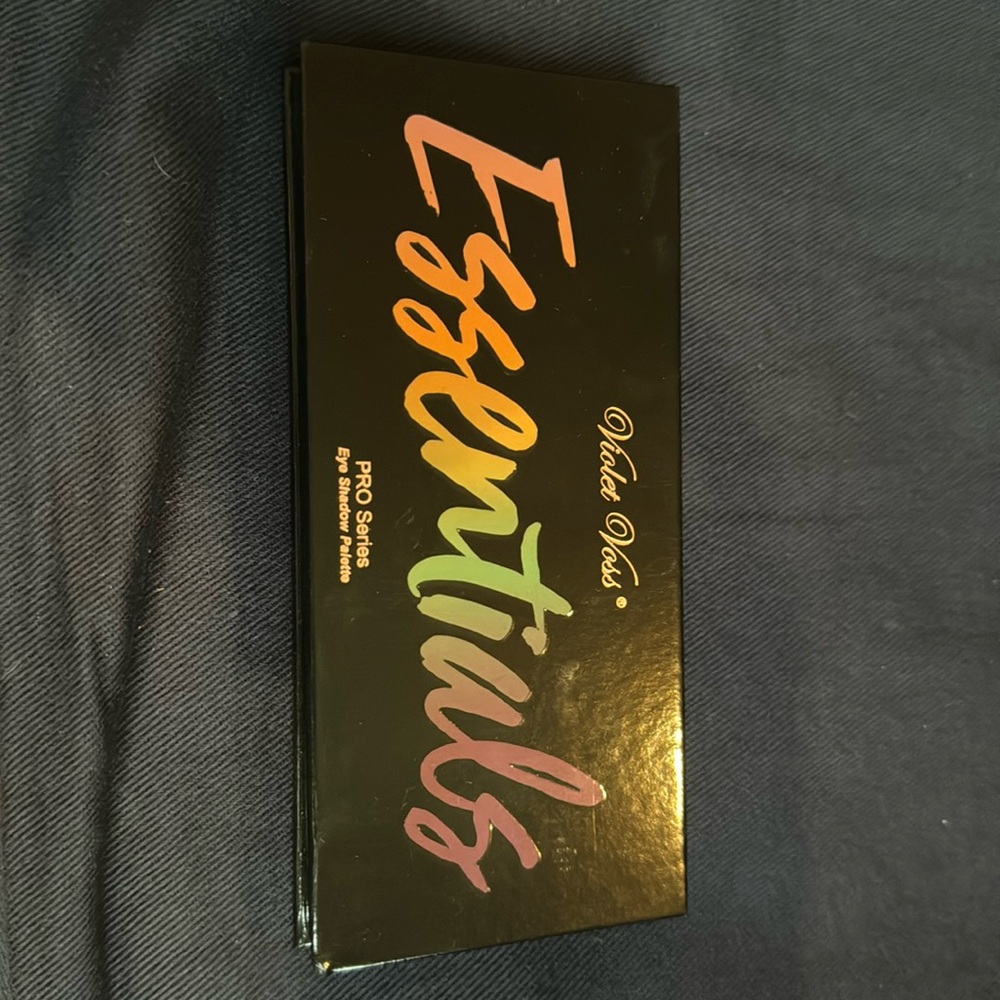 Violet Voss Essentials eyeshadow palette-NEW